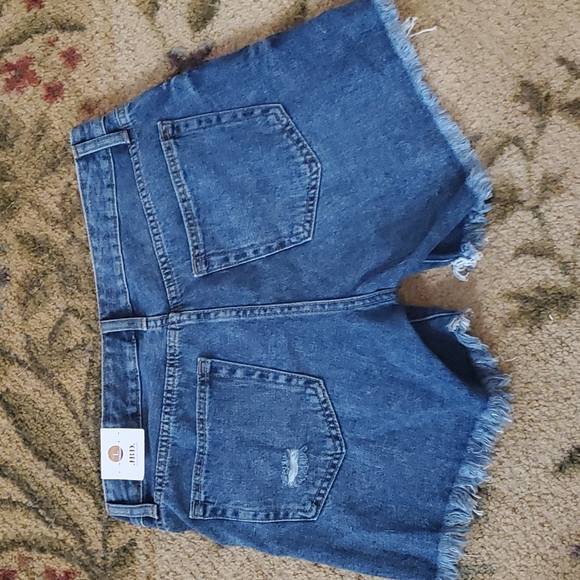 JBD Denim Distressed Boyfriend Shorts Size Large - Picture 2 of 2